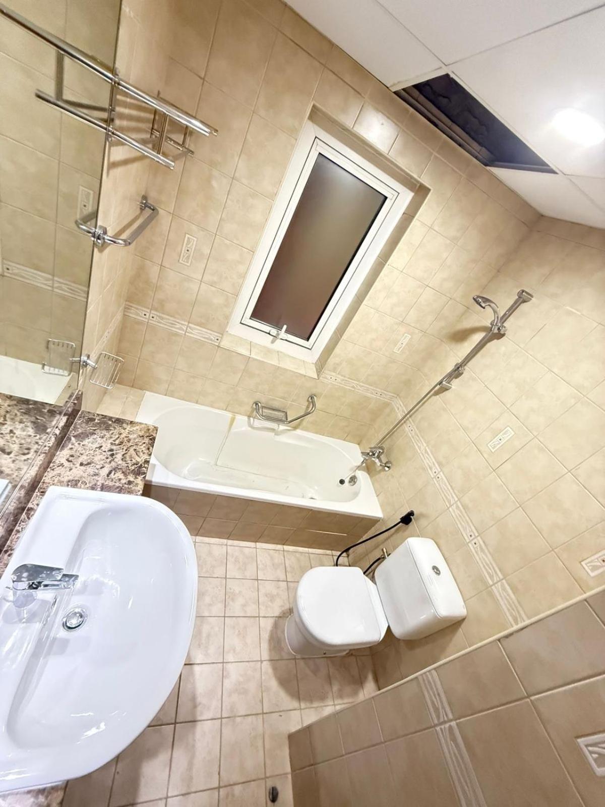 Backpackers Heaven ! 18 Beds In A 2 Bedroom Apartment In Front Of Union Metro Station Diera Dubai Esterno foto