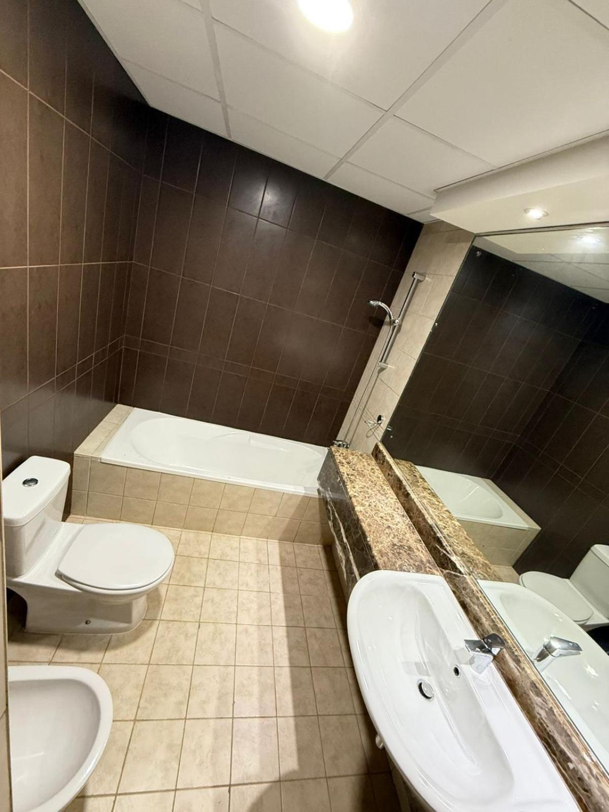 Backpackers Heaven ! 18 Beds In A 2 Bedroom Apartment In Front Of Union Metro Station Diera Dubai Esterno foto