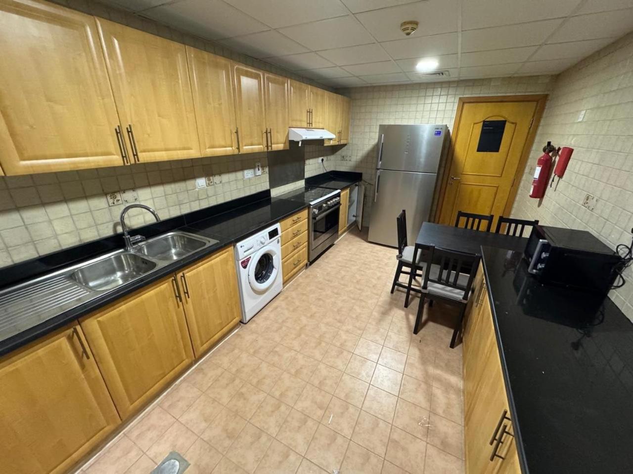 Backpackers Heaven ! 18 Beds In A 2 Bedroom Apartment In Front Of Union Metro Station Diera Dubai Esterno foto