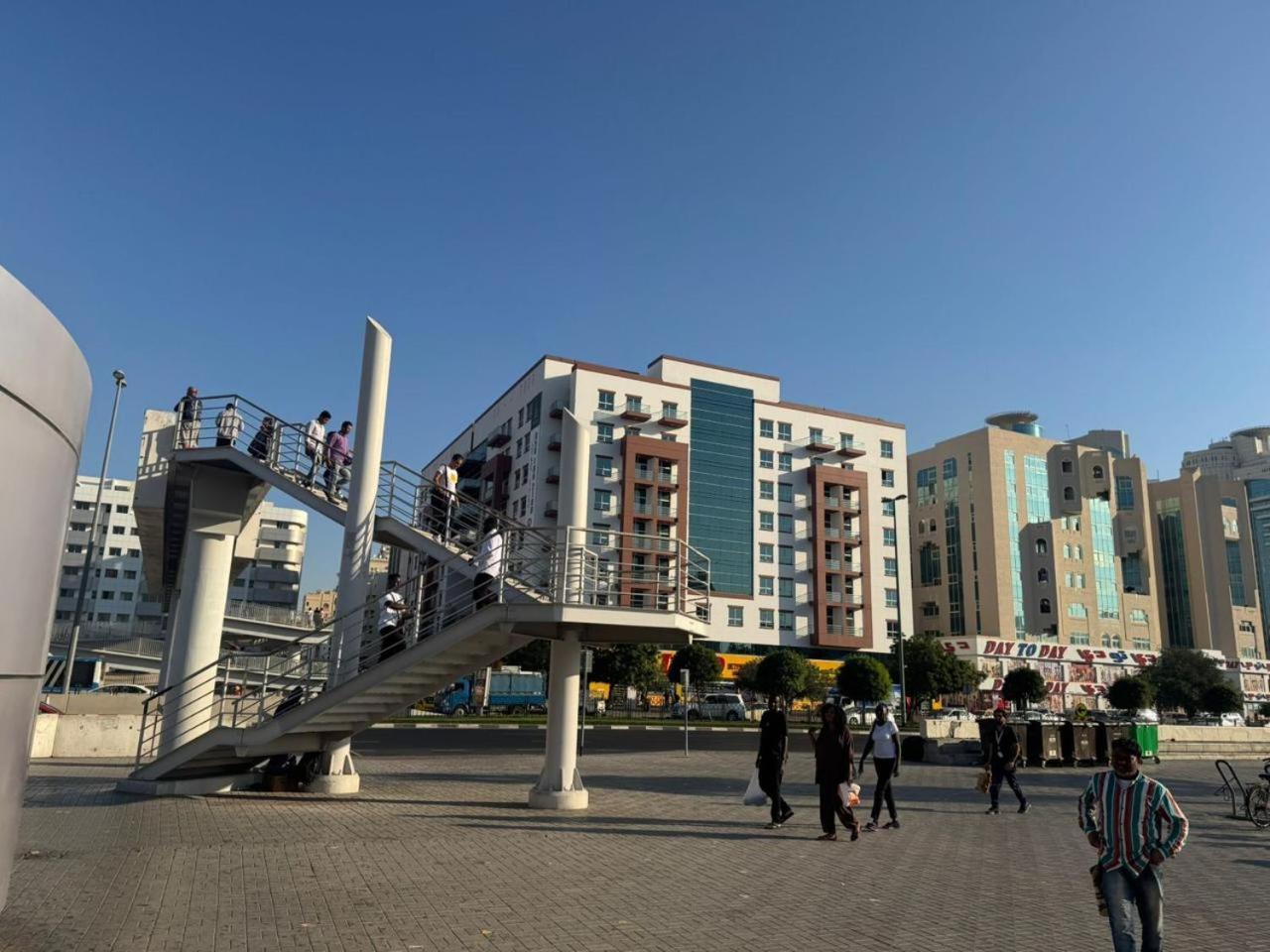 Backpackers Heaven ! 18 Beds In A 2 Bedroom Apartment In Front Of Union Metro Station Diera Dubai Esterno foto