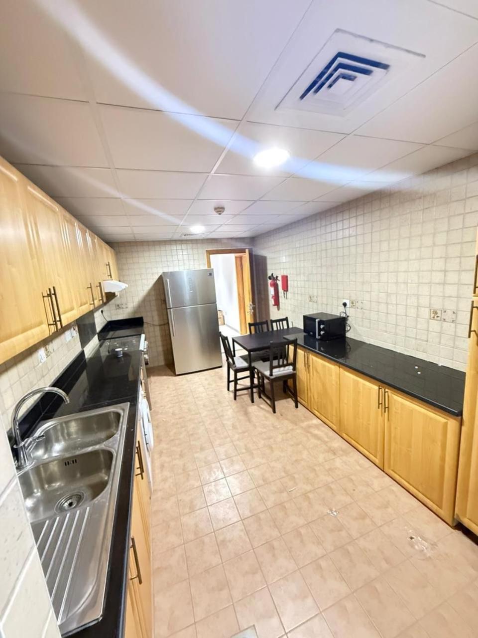 Backpackers Heaven ! 18 Beds In A 2 Bedroom Apartment In Front Of Union Metro Station Diera Dubai Esterno foto