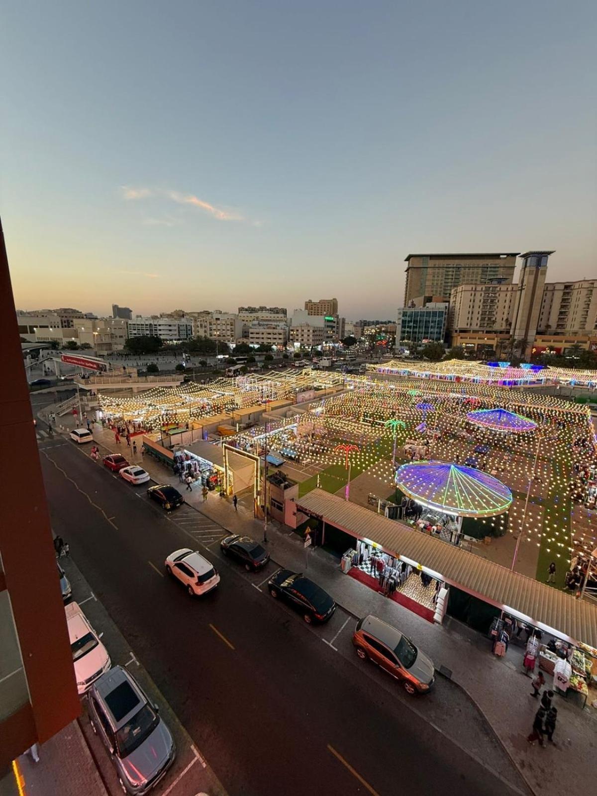 Backpackers Heaven ! 18 Beds In A 2 Bedroom Apartment In Front Of Union Metro Station Diera Dubai Esterno foto