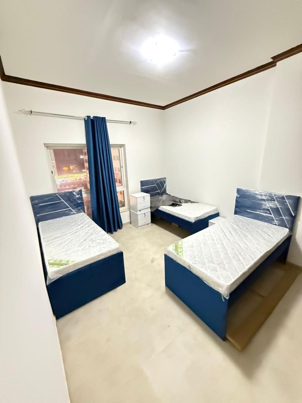 Backpackers Heaven ! 18 Beds In A 2 Bedroom Apartment In Front Of Union Metro Station Diera Dubai Esterno foto